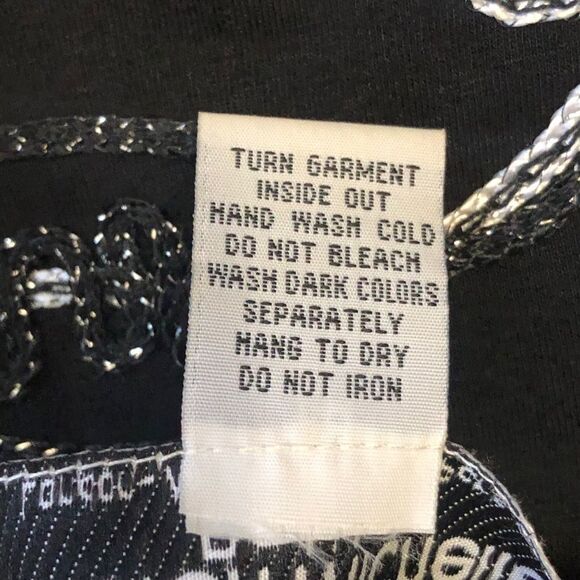 LAUREN MICHELLE V-neck Pullover Embroidered Tunic - Picture 6 of 6